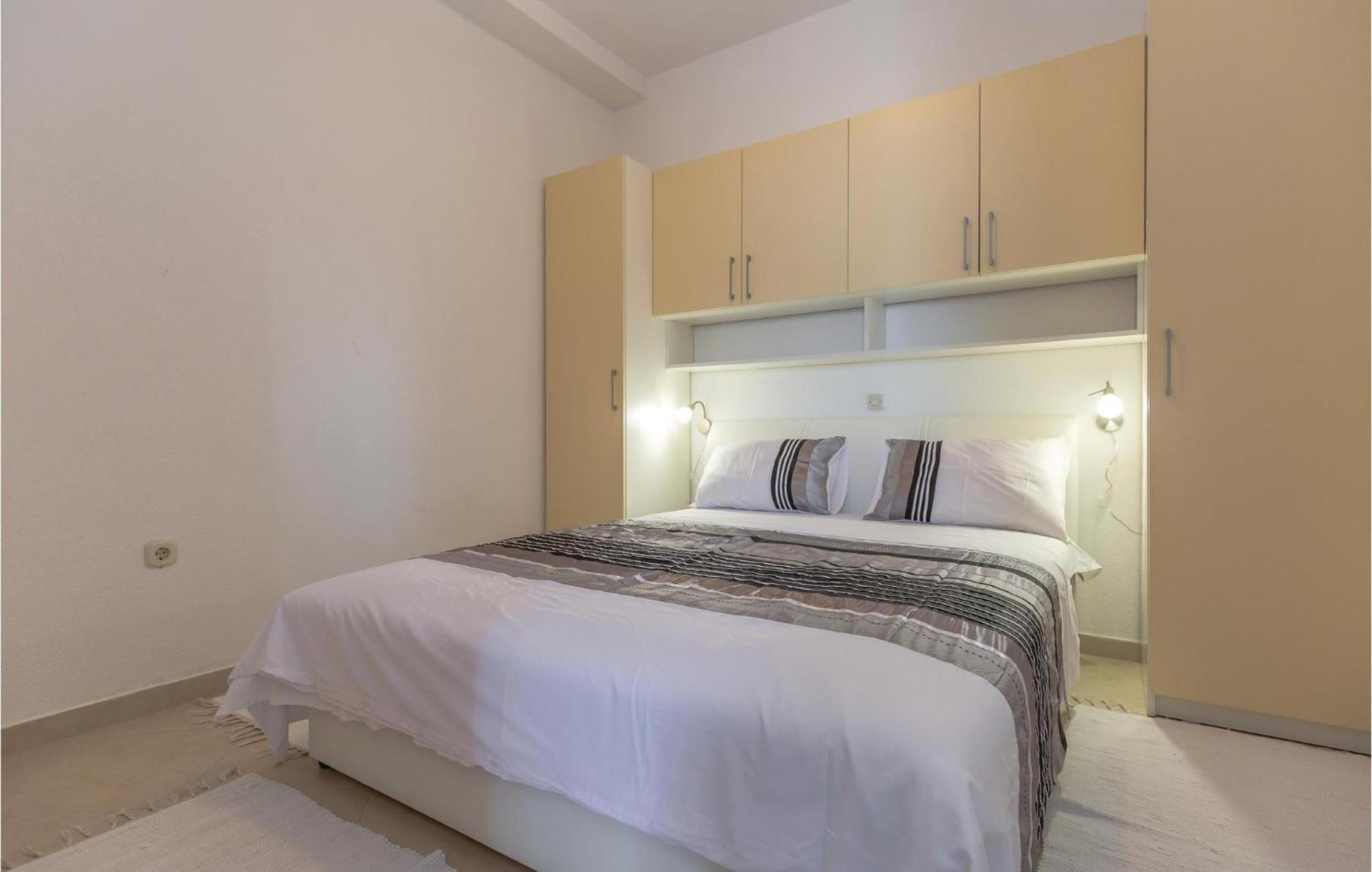 Awesome Home In Podgora With Kitchen Екстериор снимка