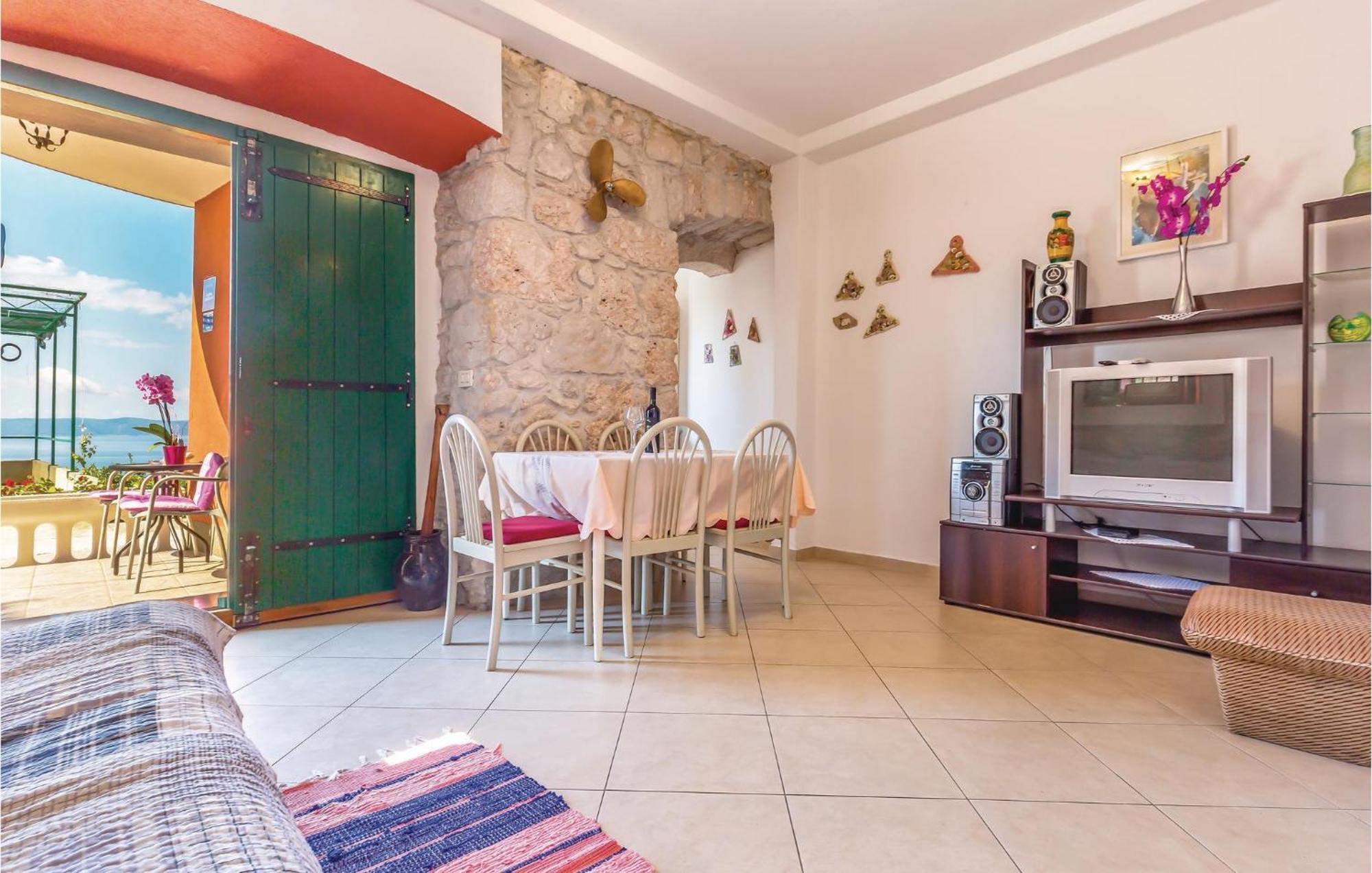 Awesome Home In Podgora With Kitchen Екстериор снимка