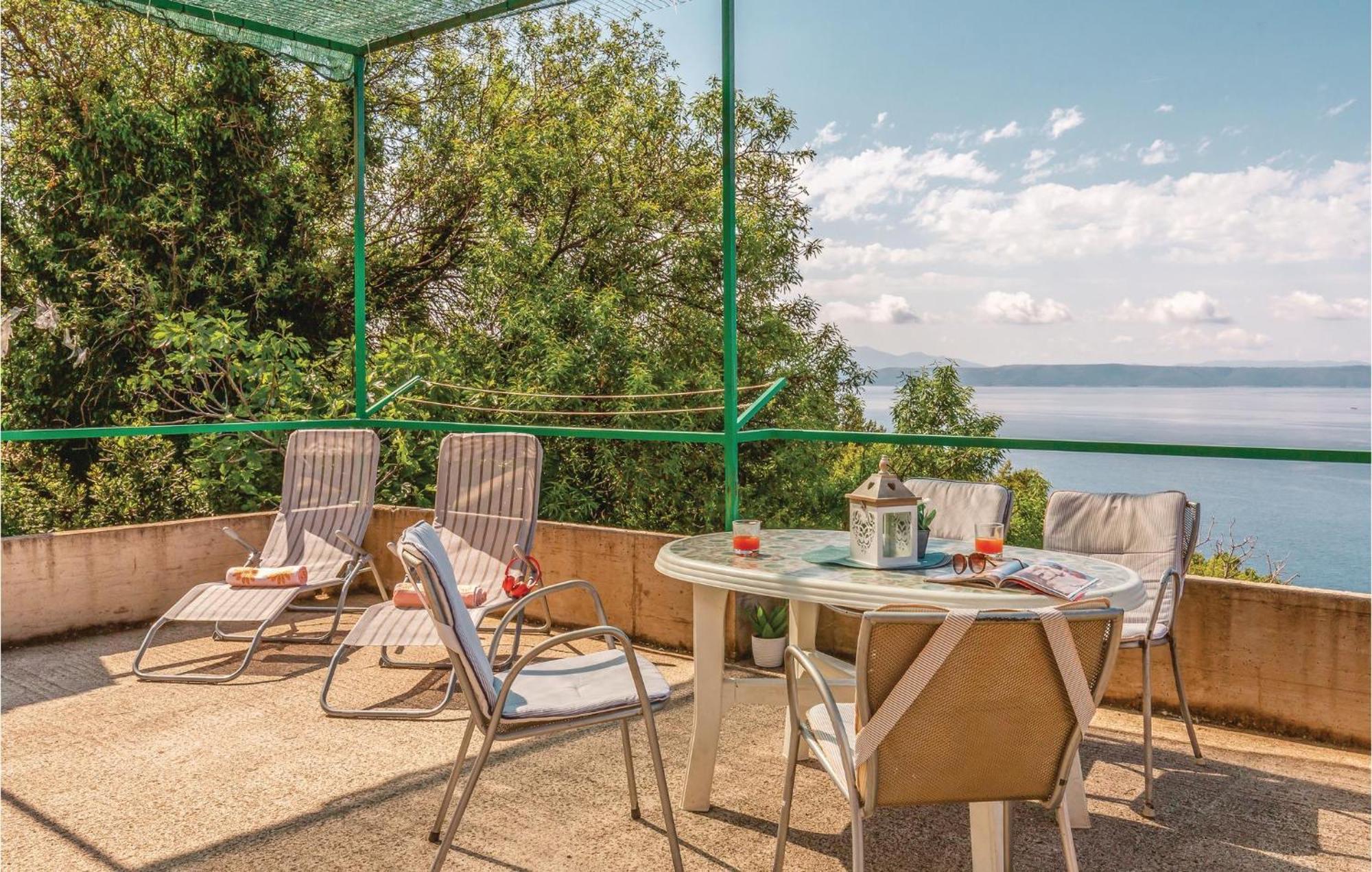 Awesome Home In Podgora With Kitchen Екстериор снимка